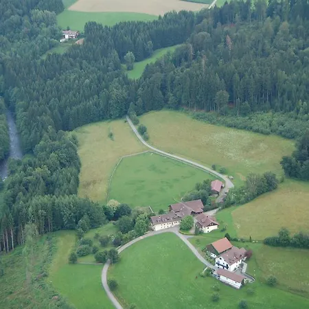 Ferienhof Schmauss 乡村民宿 Tittling